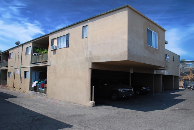 Building Photo - Rayen Apartments
