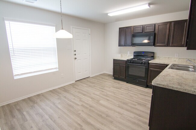Foto del edificio - 4814 Giant Sequoia Way