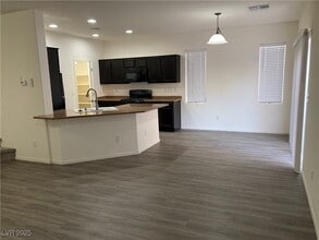 Building Photo - 9512 Knopfler Ln