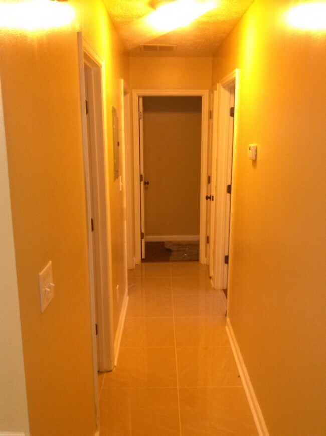 Foto del edificio - DUPLEX at Summerglen!