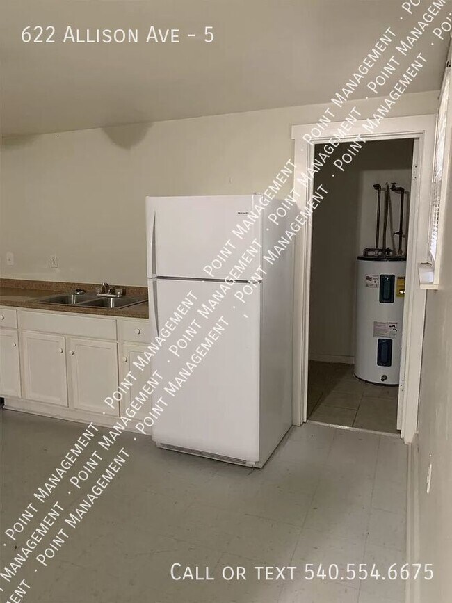 Building Photo - Cozy 1 bedroom Basement Apartment