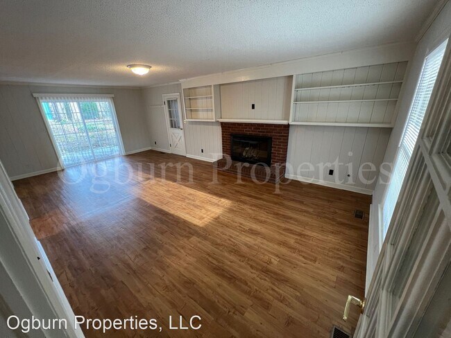 Building Photo - 4 br, 2.5 bath House - 2641 GREENCREST DRIVE
