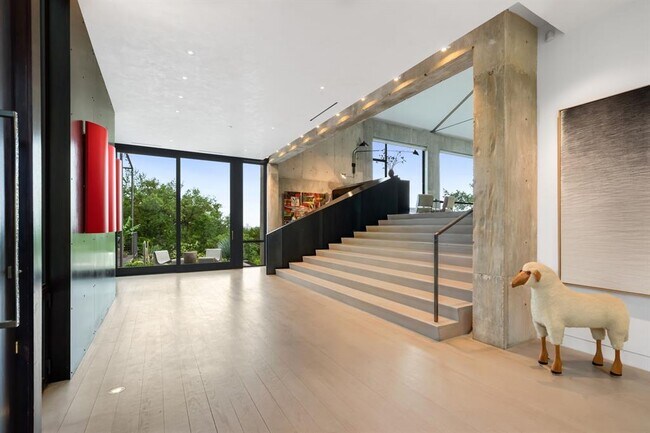 Foto del edificio - 3200 Stratford Hills Ln
