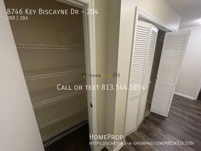 Foto del edificio - 8746 Key Biscayne Dr