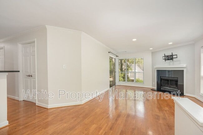 Building Photo - 2516 Cranbrook Ln