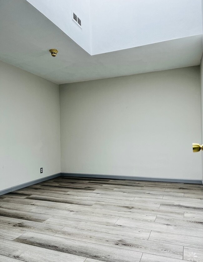 Building Photo - 8 N Riverside Ave