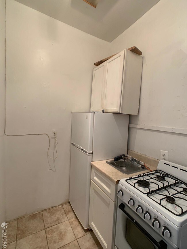 Building Photo - 165 East 99th Street