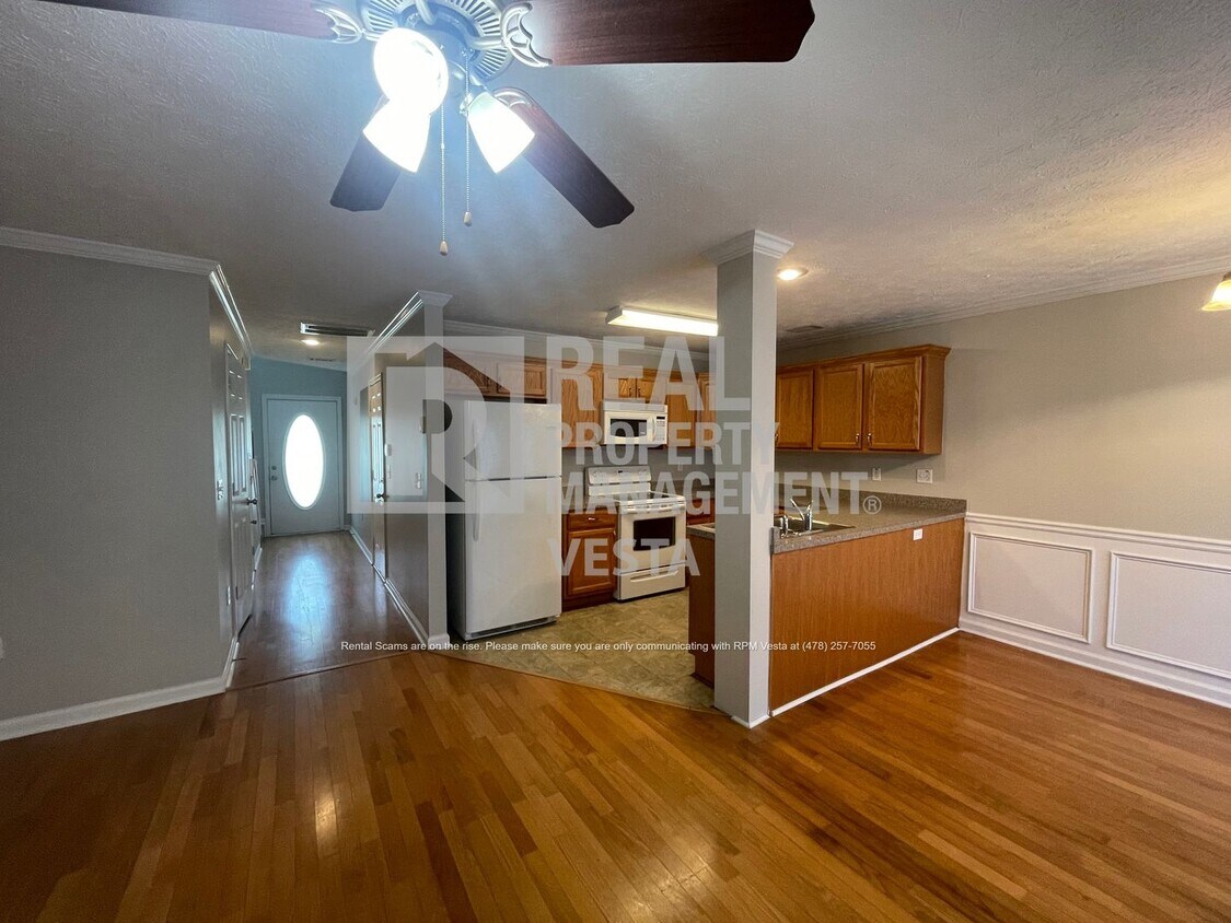Primary Photo - Charming Two Bedroom Townhome in a Great N...