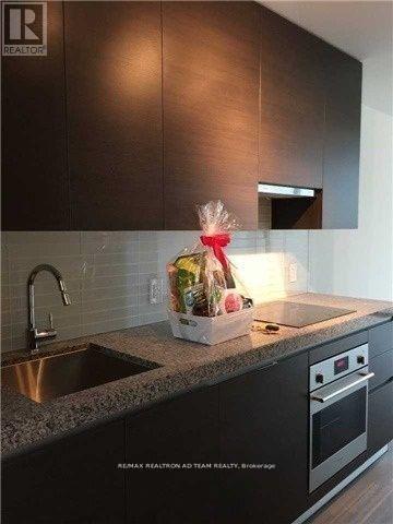 Photo du bâtiment - 629 King St W