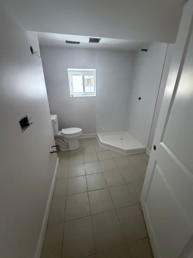 Building Photo - 3842 N Newcastle Ave