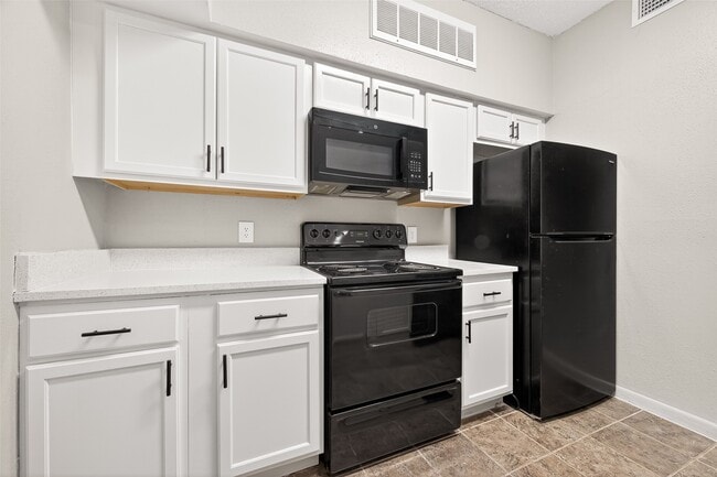 Building Photo - 10855 Meadowglen Ln