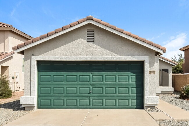 Building Photo - 11834 W Sunnyside Dr
