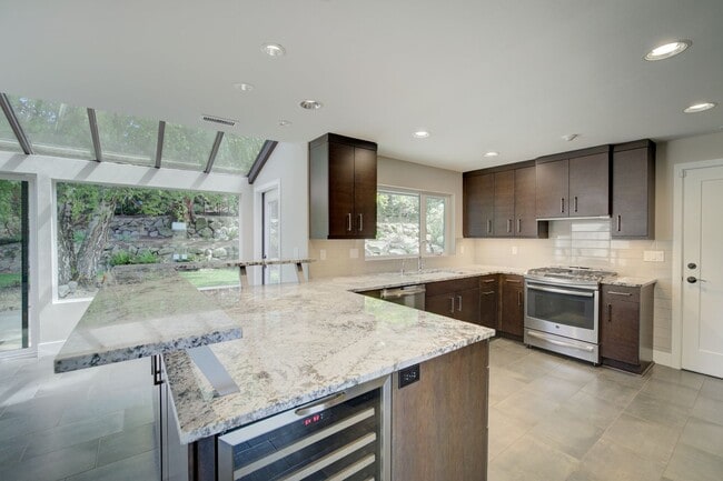 Foto del edificio - 4Bd/4.5Ba Clyde Hill House