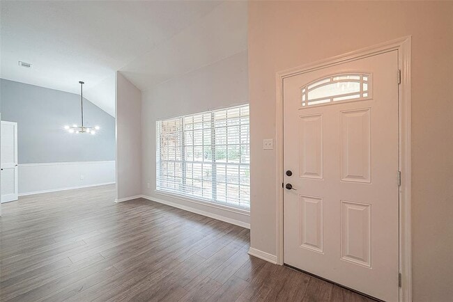 Building Photo - 207 S Pathfinders Cir