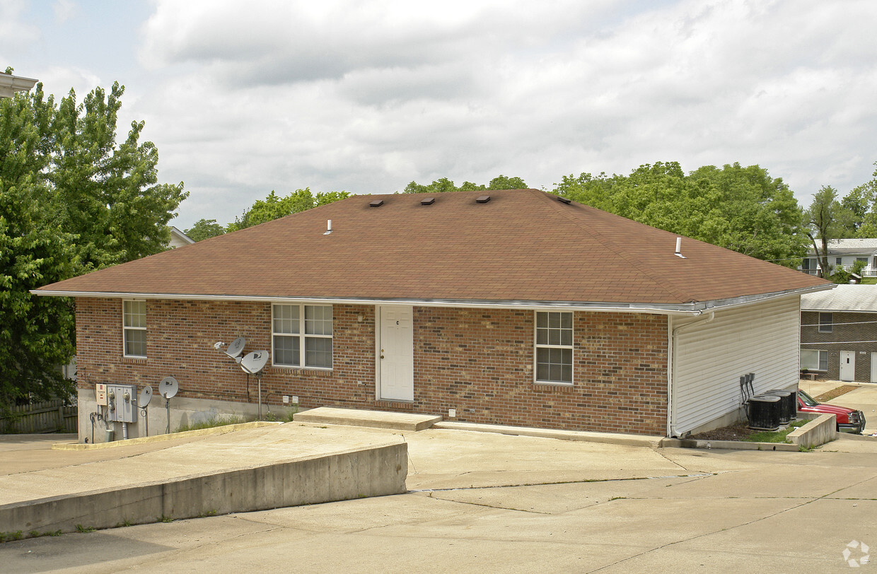 Building Photo - 1819 Crader Dr