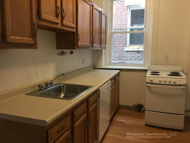 Building Photo - 1489 Beacon St