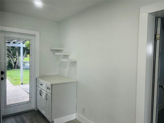 Foto del edificio - 6318 NW 24th Ct