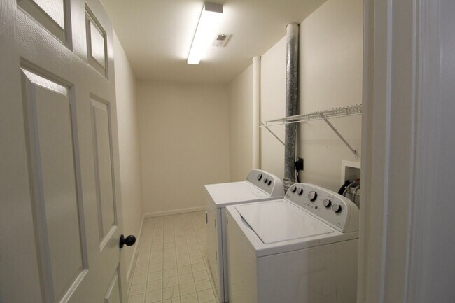 Building Photo - 1326 Devon Ln