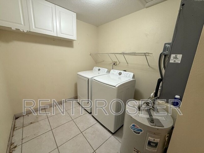 Foto del edificio - 2201 Granada Blvd