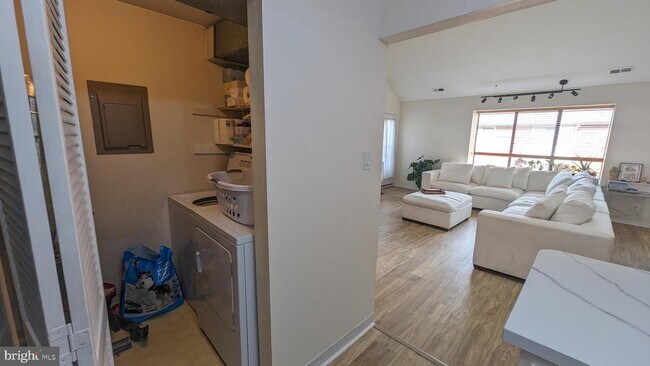Building Photo - 2515 Sussex Ct