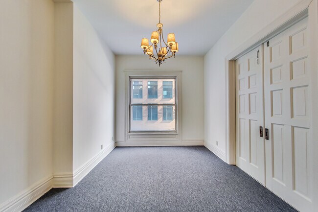 Foto del edificio - 830 N State St