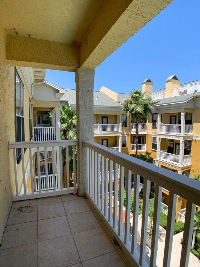 Photo - New listing 2/2 with pool view House