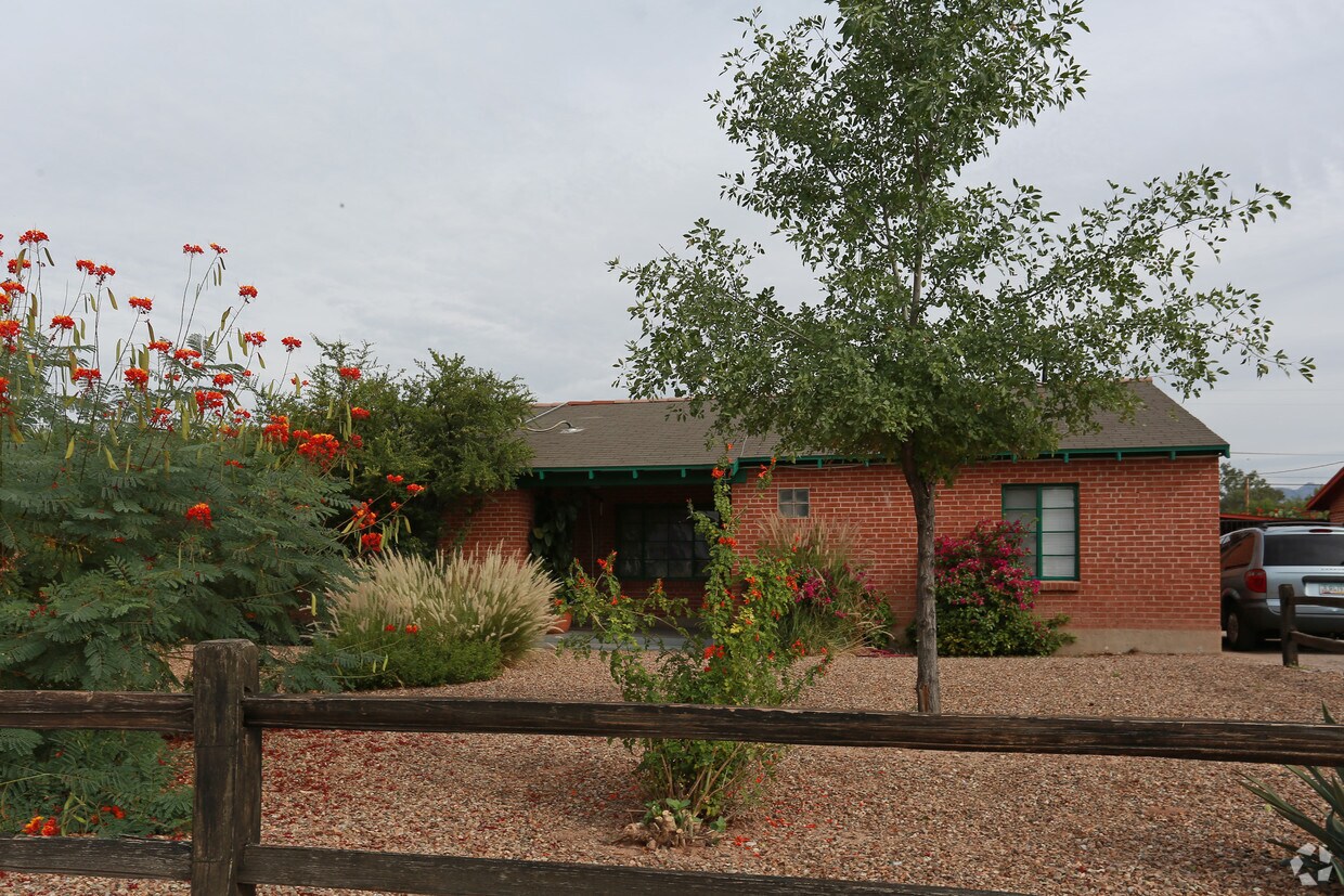 Foto del edificio - 4125-4127 E Brown Way