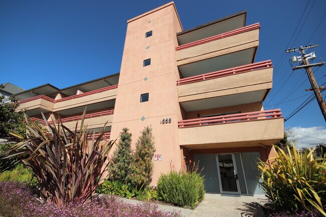 Buidling Photo - 1555 Oxford St