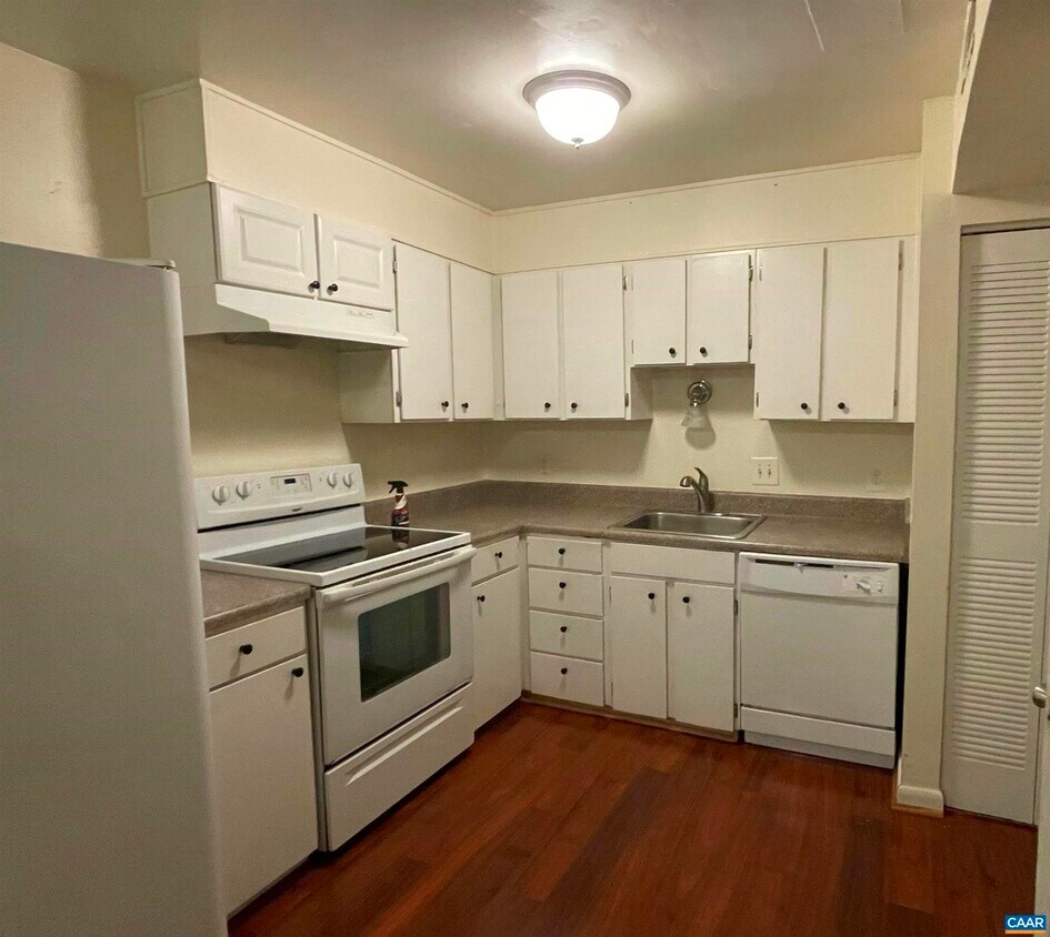 2690 Gatewood Cir, Charlottesville, VA 22911 Townhome Rentals in