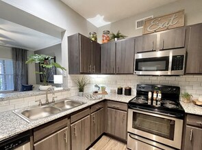 Building Photo - 1766 S Park View Dr