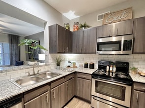 Building Photo - 1766 S Park View Dr