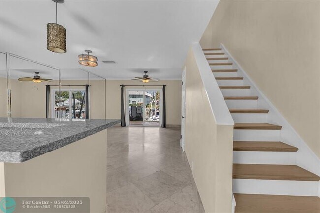 Foto del edificio - 2541 NE 15th St