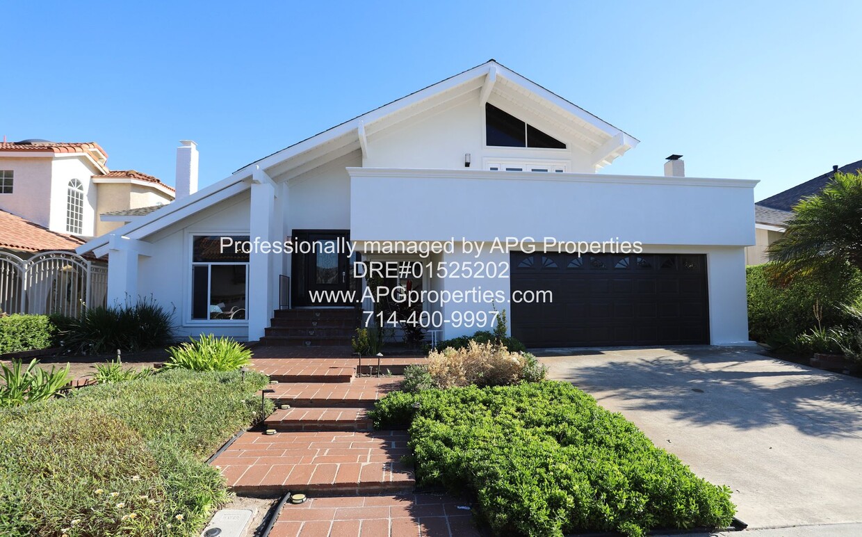 Primary Photo - 5 Bedroom / 3 Bathroom House with a two ca...