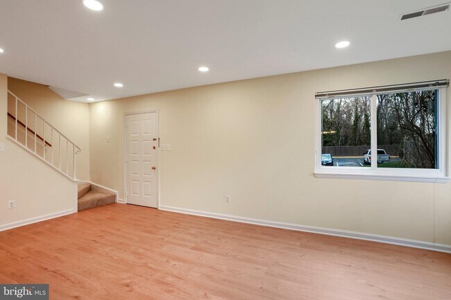 Building Photo - 9007 Sandalwood Dr