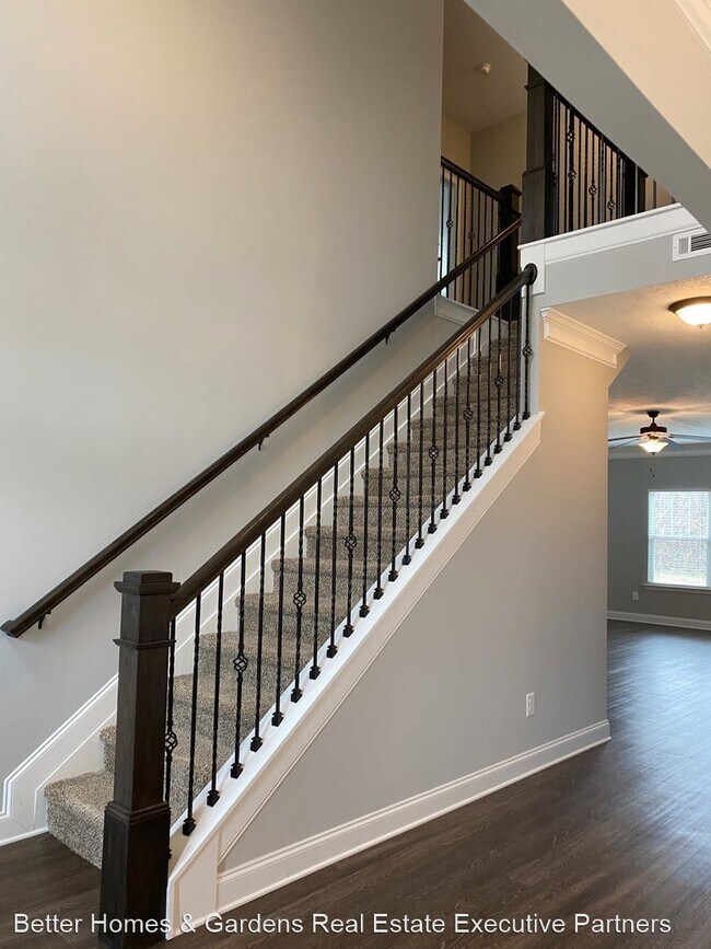 Foto del edificio - 5 br, 3 bath House - 921 Burlington Drive