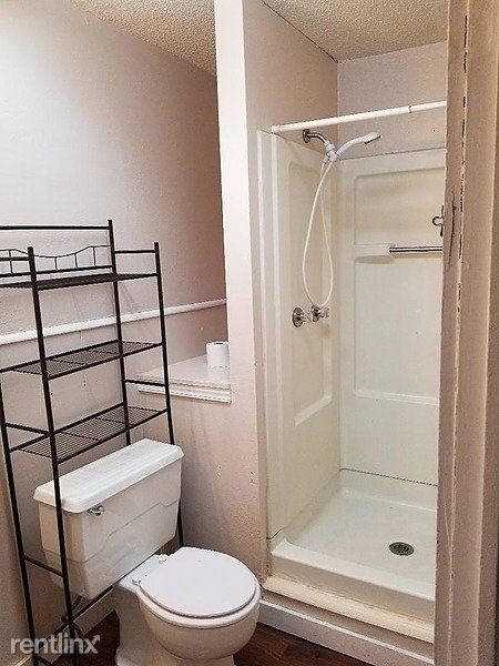 Building Photo - 1 br, 1 bath Apartment - 619 Benton Street