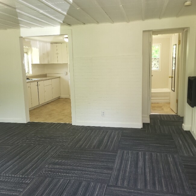 Building Photo - 1561 Reeder Ave