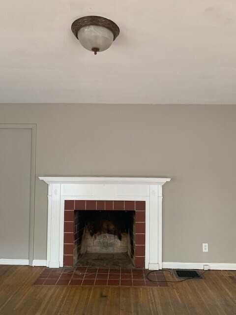 Building Photo - 737 W 44th St