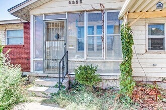 Building Photo - 4225 SE Elmhurst Ln