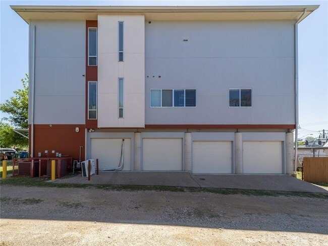 Building Photo - 605 W 29th 1/2 St