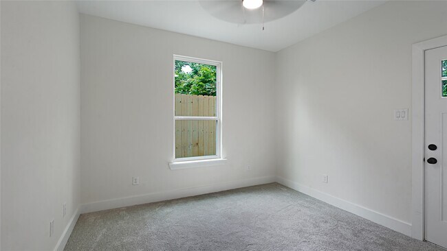 Foto del edificio - 1313 Knight St