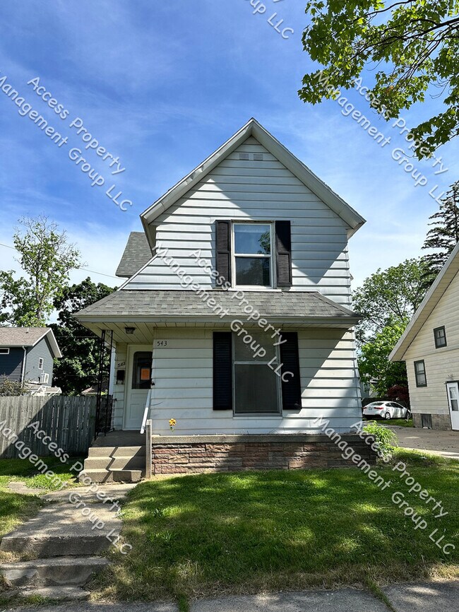 Building Photo - NE Side Large 4 Bedroom 1.5 Bathroom Home