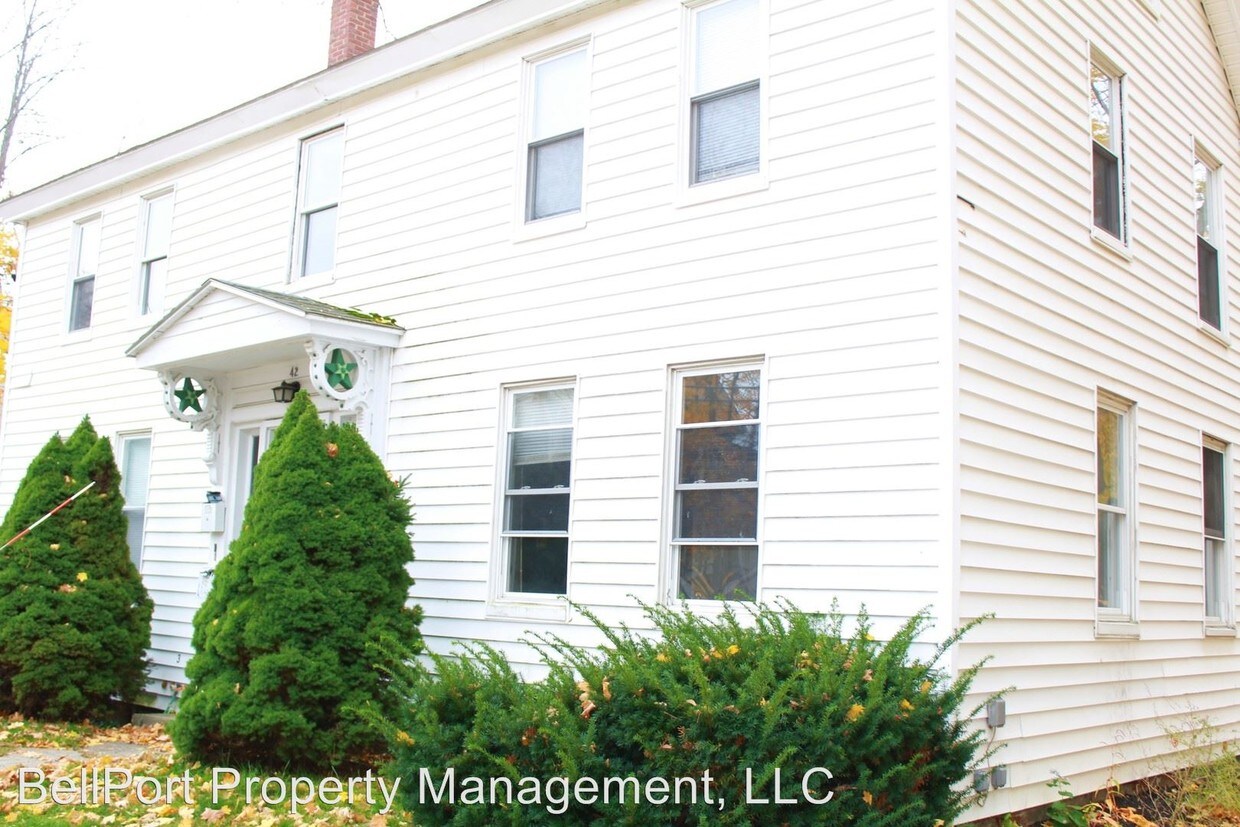 42 Storer St, Saco, ME 04072 Room for Rent in Saco, ME