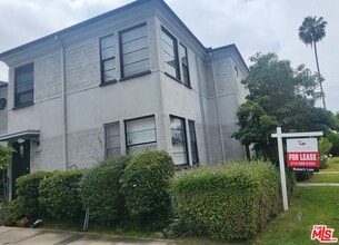 Building Photo - 1338 S Dunsmuir Ave
