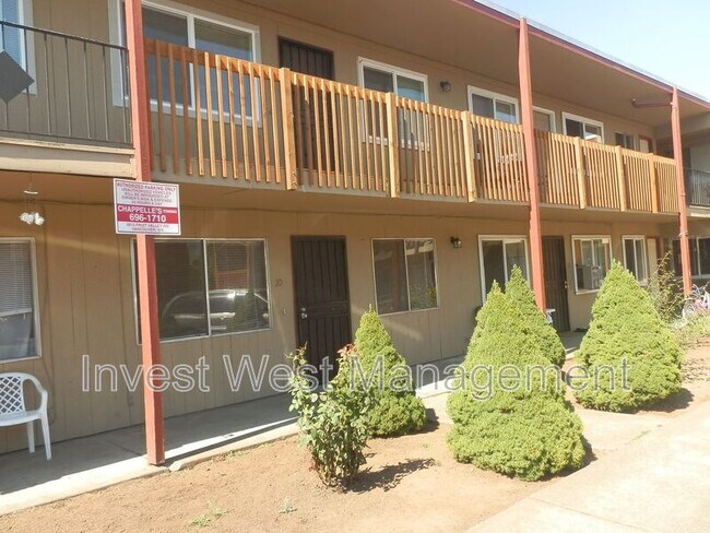 Foto del edificio - 1806 E 4th Plain Blvd