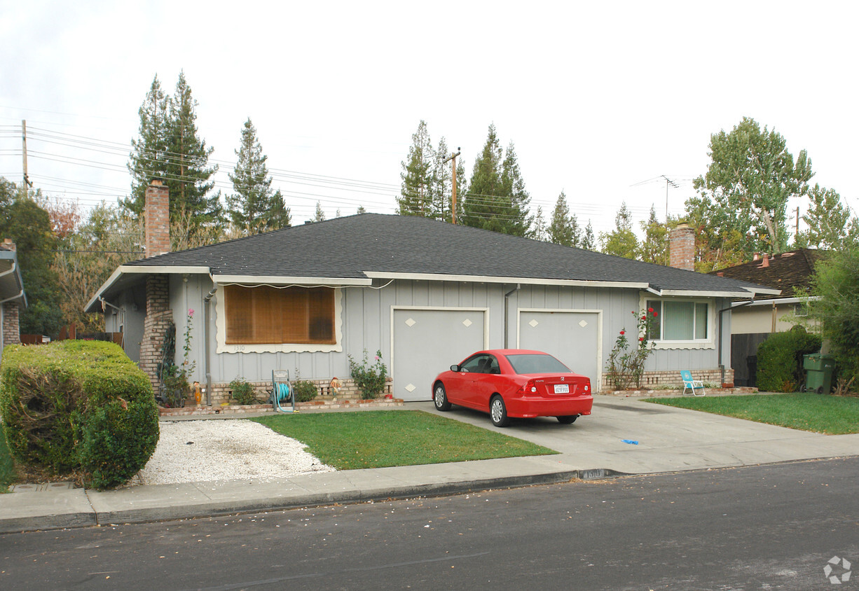 Primary Photo - 1310-1312 White Dr