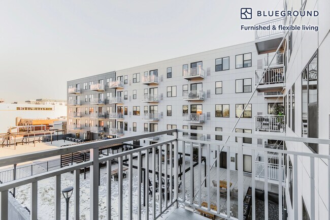 Foto del edificio - 100 N Addison Ave