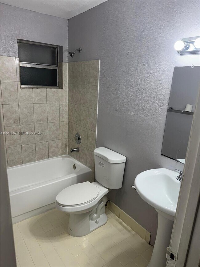 Foto del edificio - 2500 NW 9th Ct