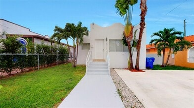 Building Photo - 2915 SW 24th Ter