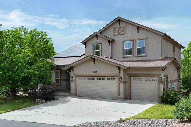 Building Photo - Elegant Mountain-View Retreat in Stone Cro...